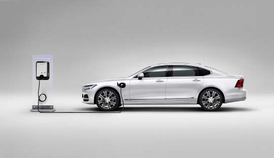 보자동차 S90 플러그인하이브리드(PHEV) 모델. <볼보자동차코리아 제공>